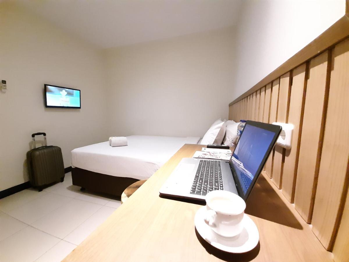 Hotel Pantes Kota Lama Semarang Exterior photo