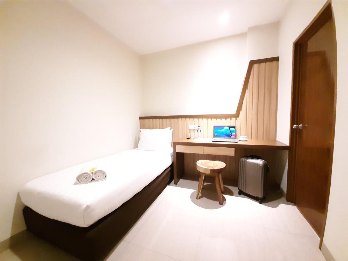 Hotel Pantes Kota Lama Semarang Exterior photo